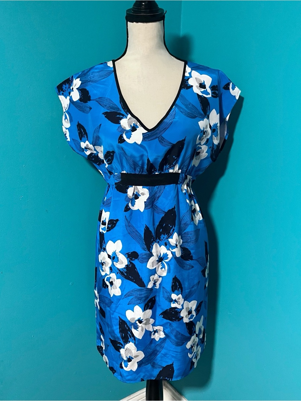Yumi Kim M Blue Black Floral Print V-Neck Silk Dress